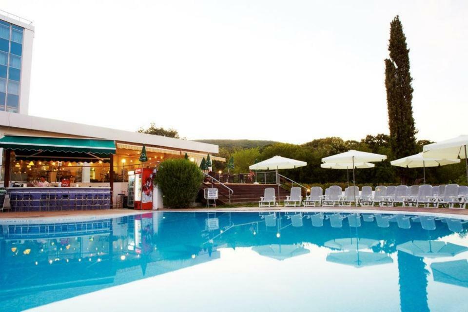 Green Park Hotel Golden Sands Exterior photo